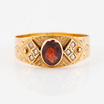 Ring, 18K gold with small pearls and red stone.