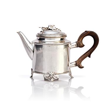 265. A Swedish 18th century silver teapot, mark of Nils Reetz, Umeå 1788.