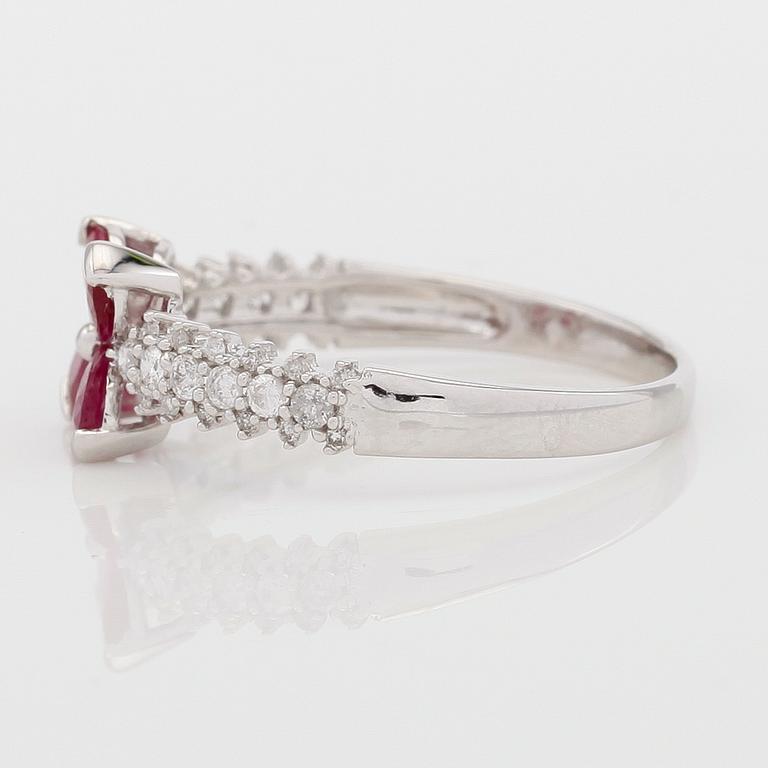 RING, 18K vitguld, diamanter tot ca 0.23 ct. och rubiner tot ca 0.69 ct.