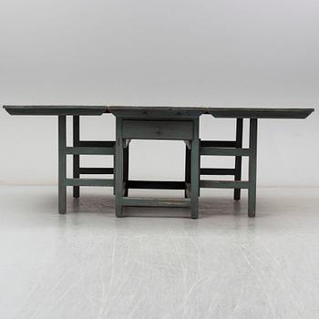 SLAGBORD, två st snarlika, 1800-tal.