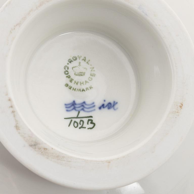 Royal Copenhagen, kaffeservis, 13 delar, porslin, "Musselmalet",  helblond och halvblond.