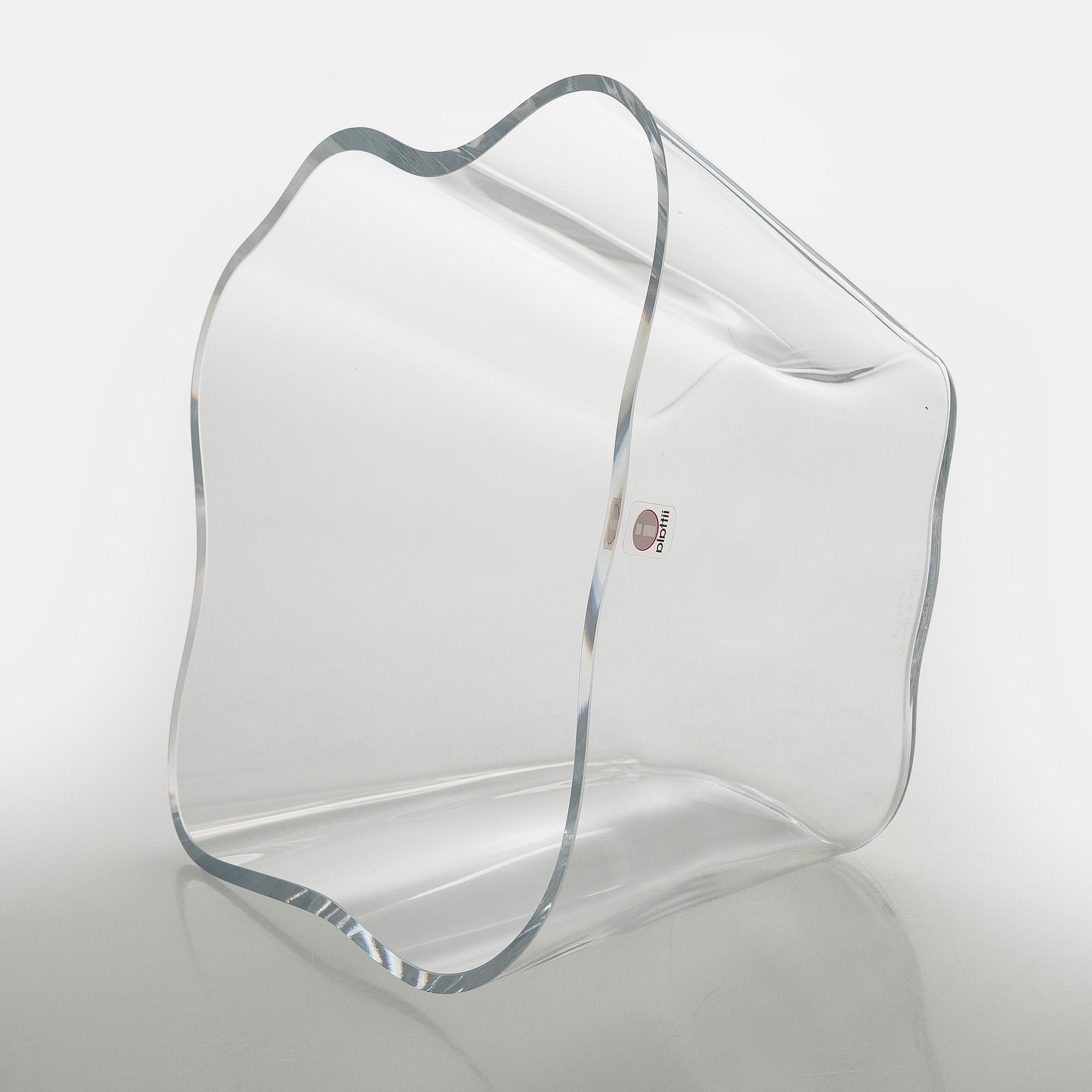 Alvar Aalto, one piece of  'Aalto flower' glass sculpture, signed Alvar Aalto Iittala, late 20th century.