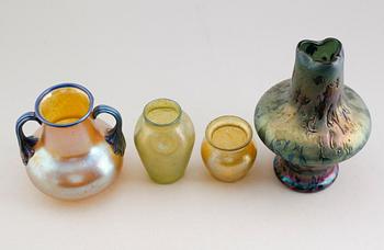 VASER, 4 st, iriserande glas, en med Lötz märkning, 1900-talets första hälft.