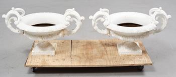 TRÄDGÅRDSURNOR, ett par, "No 3", Skoglund & Ohlsson Gefle, 1900-talets andra kvartal.