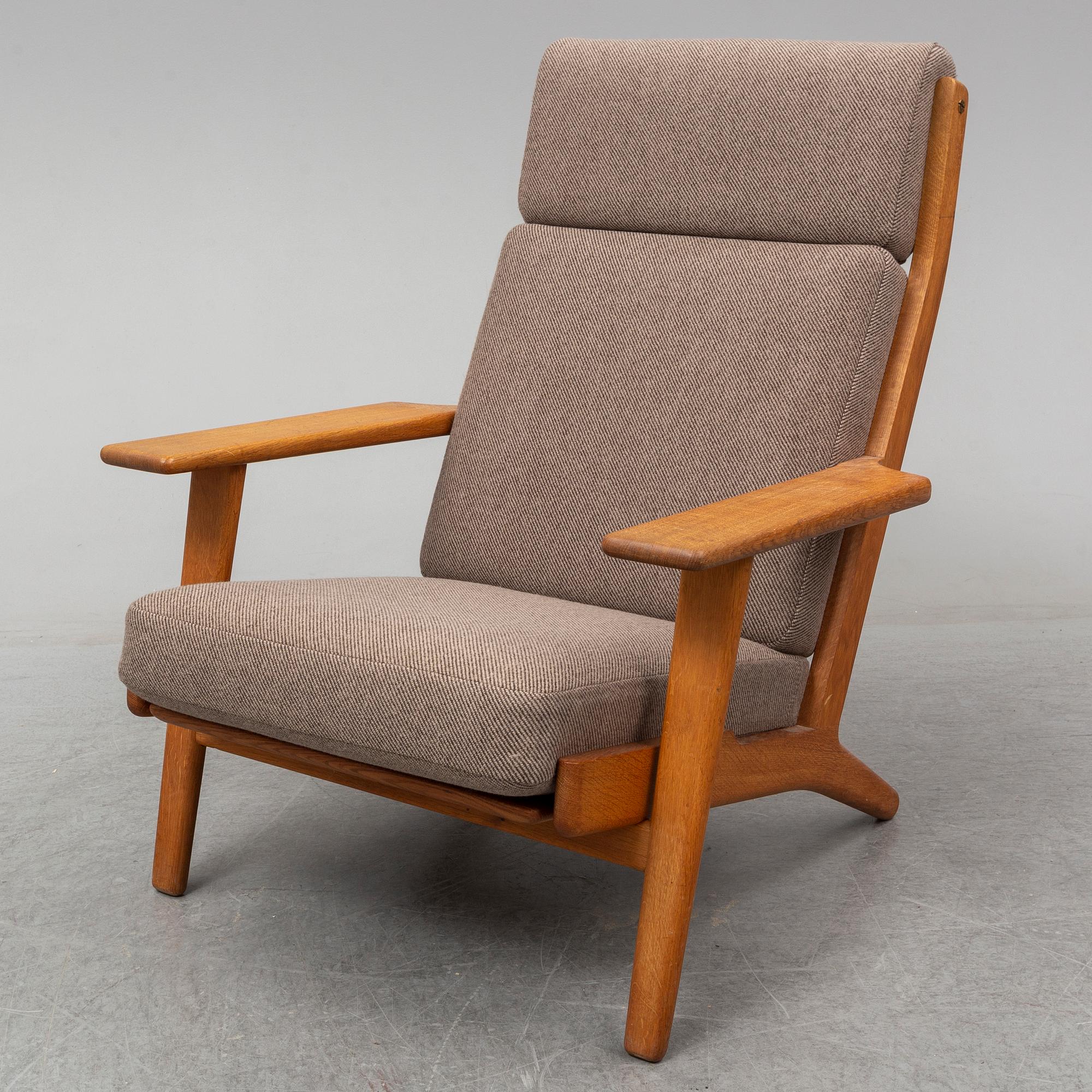 HANS J WEGNER, an oak 'GE-290' easy chair from Getama, Denmark.