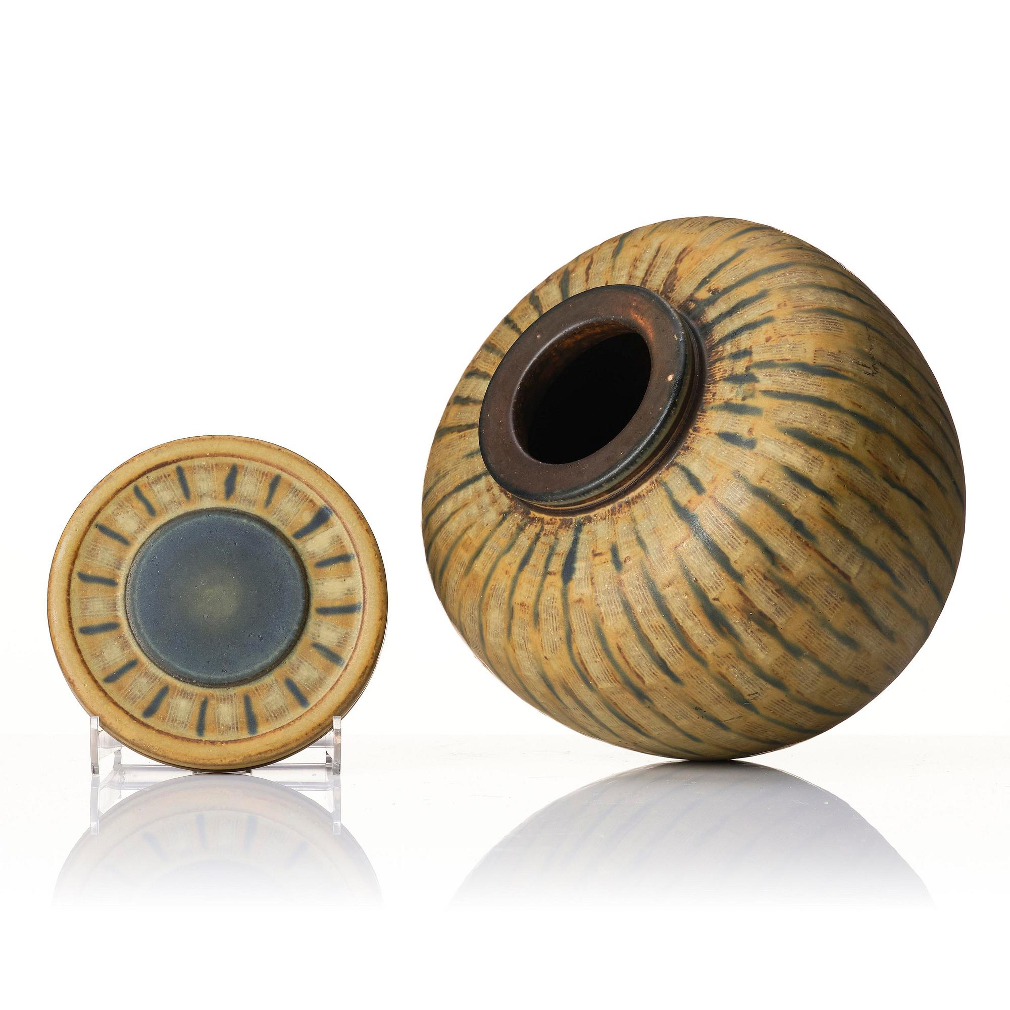 Wilhelm Kåge, a Farsta stoneware urn with cover, Gustavsberg Studio 1956.