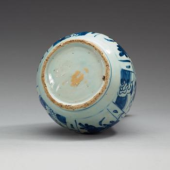 A blue and white kraak bottle, Ming dynasty, Wanli (1572-1620).