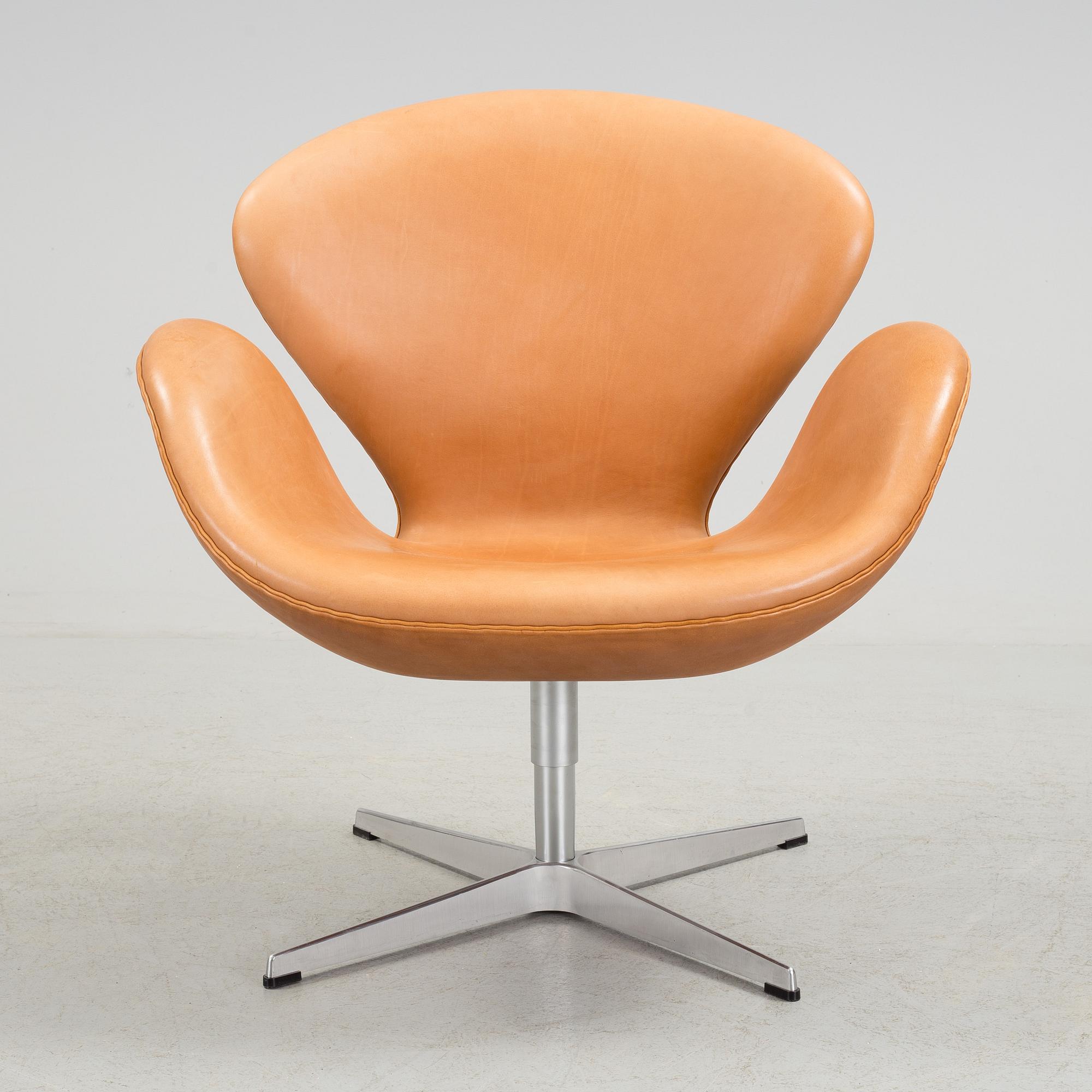 A "Swan" chair by Arne Jacobsen for Fritz Hansen, 2007.