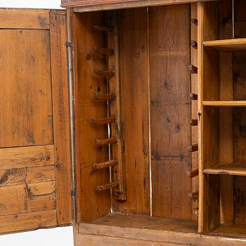 Skåp, allmoge, daterat 1818.