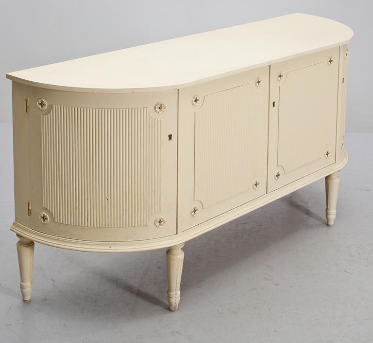 SIDEBOARD, Gustaviansk stil, 1900-talets andra hälft.