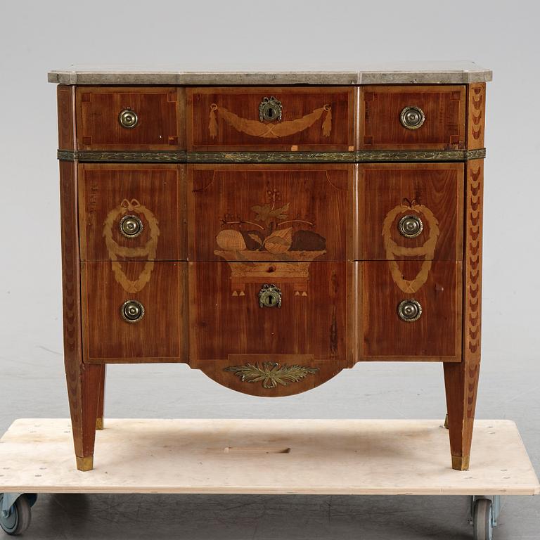 Byrå, gustaviansk stil, 1900-talets början.