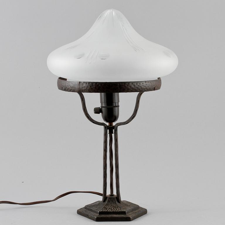 BORDSLAMPA, jugend, 1900-talets första hälft.