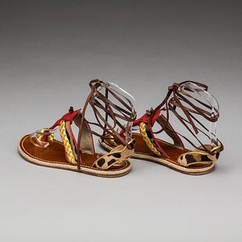 SKOR, "Hola Lita", Louboutin.