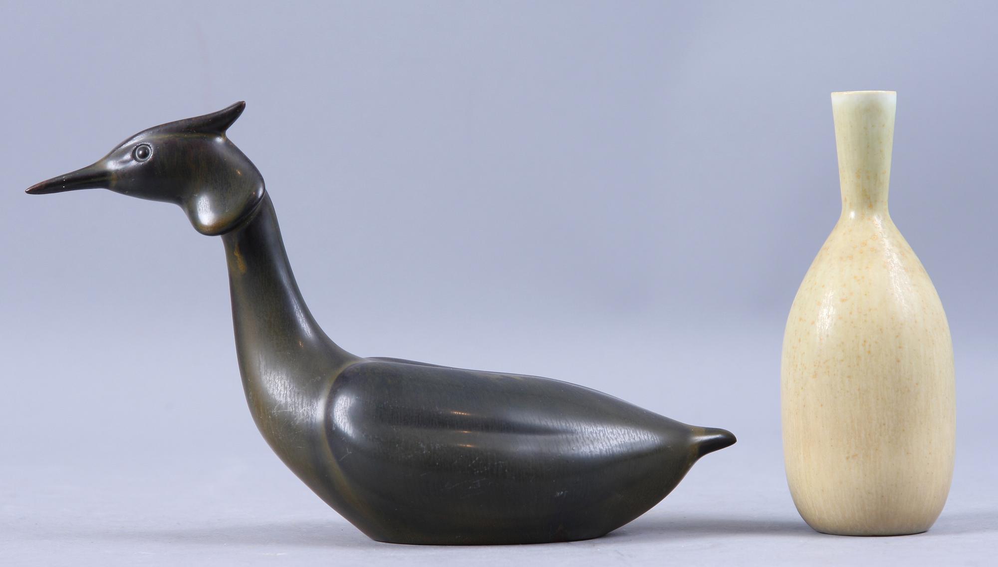 FIGURIN samt VAS, stengods, Gunnar Nylund resp Carl-Harry Stålhane, Rörstrand.