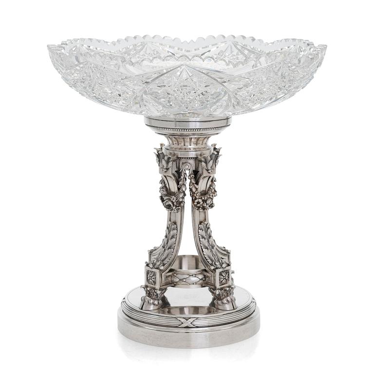 K. Fabergé, uppsatsskål, silver och slipat glas. Hovleverantörsmärke och ristat inventarienummer 21405. Moskva 1908-17.