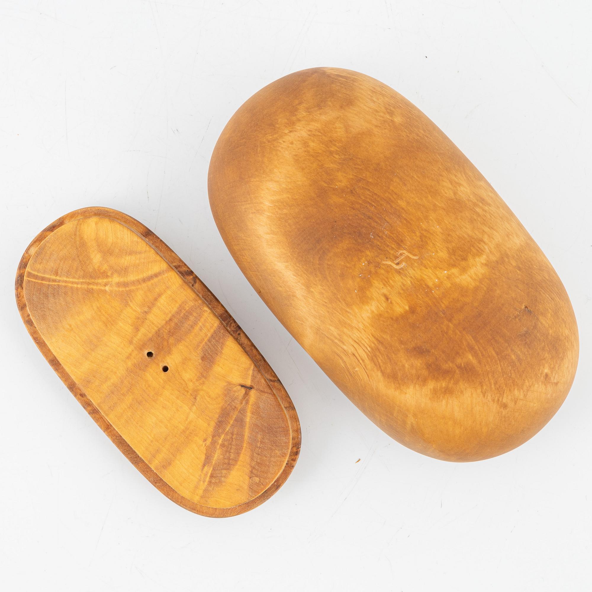 Thore Sunna, a birch box with lid, signed.