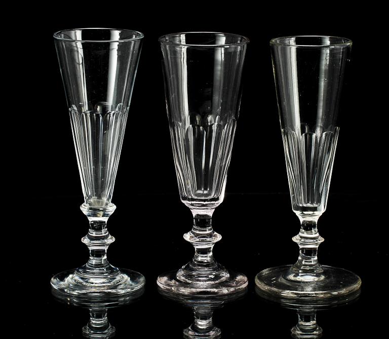 CHAMPAGNESTRUTAR, 16 st, glas, mestadels 1800-tal.