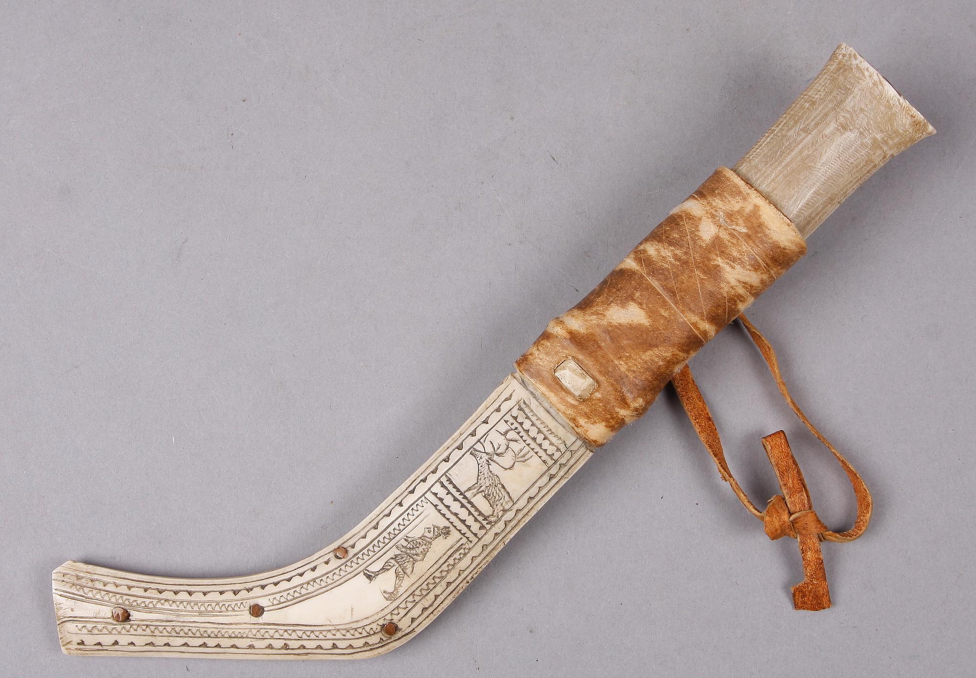 NILS NILSSON SKUM, kniv, samisk, horn och läder, sign o dat 1942.