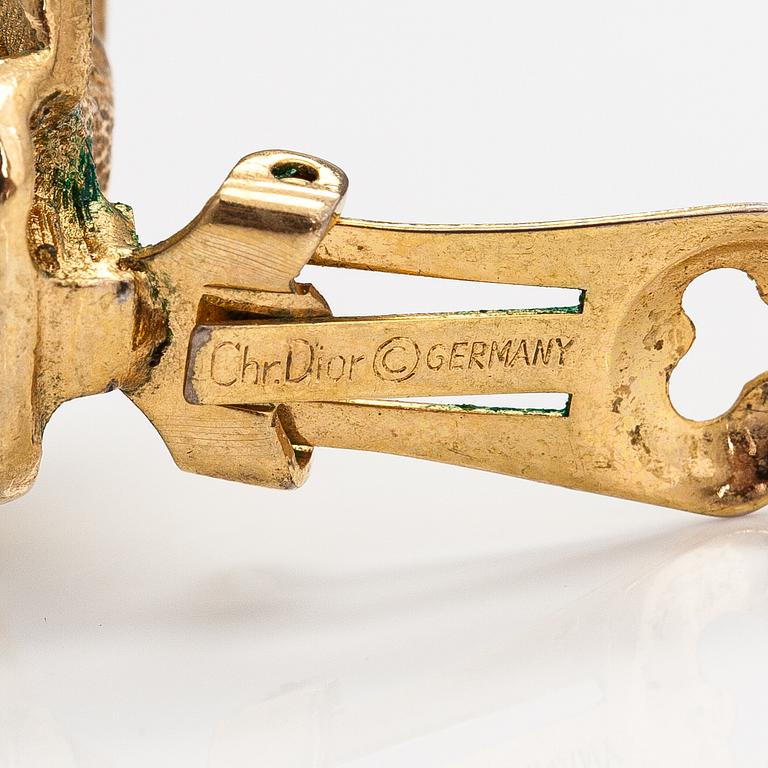 Christian Dior, örhängen och brosch, guldfärgad metall och pärlimitation och strass.