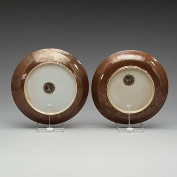 A pair of famille verte dishes, Qing dynasty, Kangxi (1662-1722).