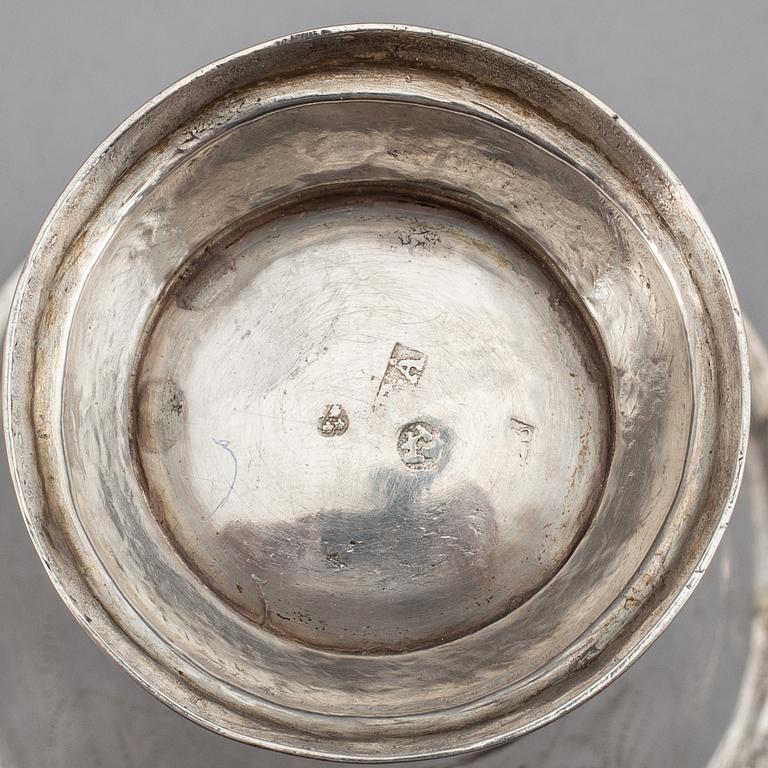 A mixed lot of four Swedish silver beakers, 1797-1818.