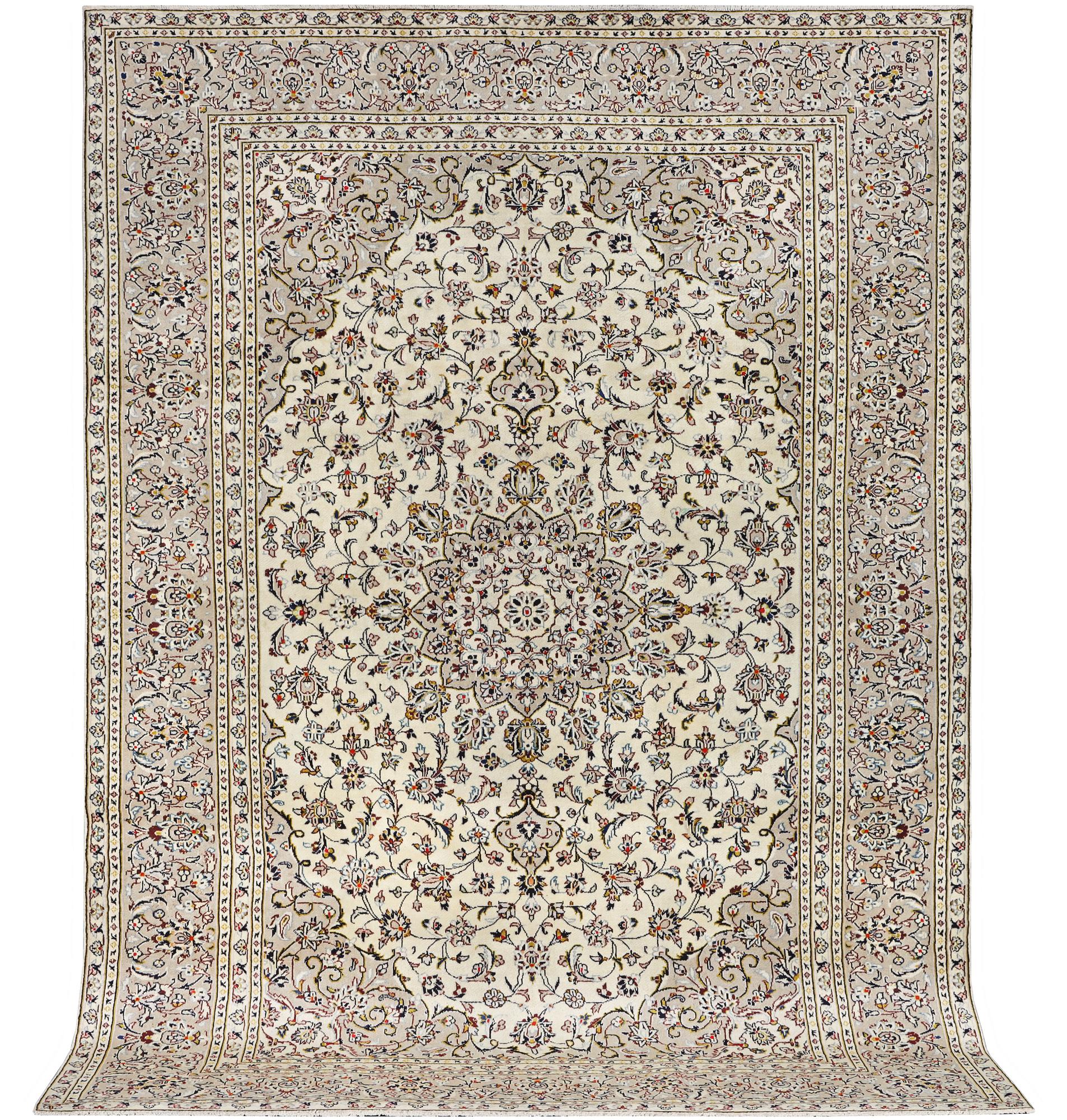 A Kashan carpet, c. 334 x 234 cm.