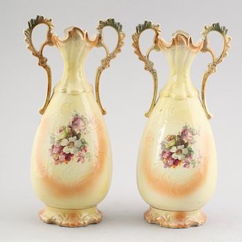 VASER, 1 par, porslin, omkring år 1900.