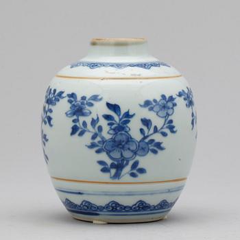 URNA, porslin, Kina, Kangxi, (1662-1722).