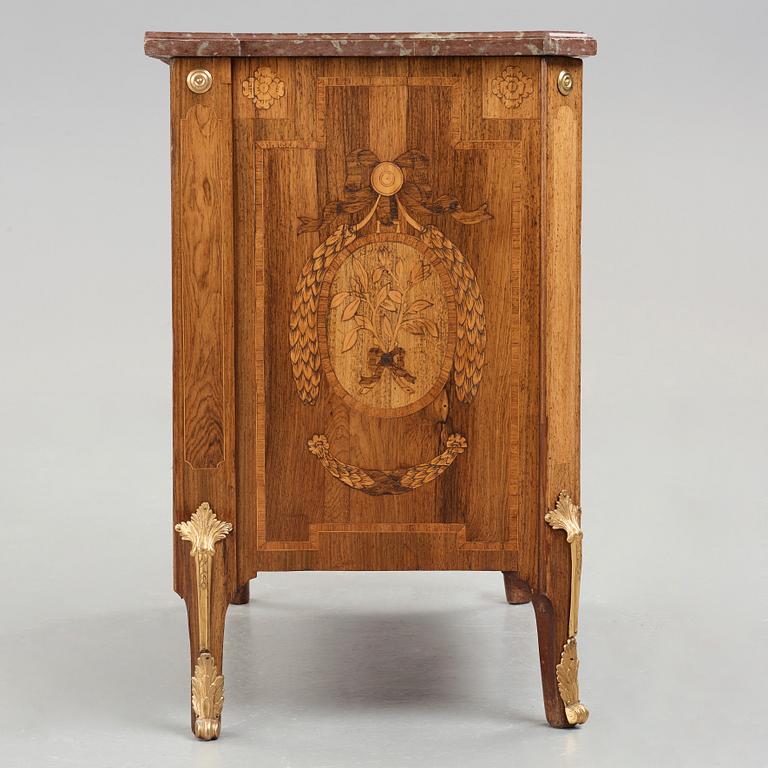 A Gustavian 18th century commode in the manner of Johan Wilhelm Metzmacher (master in Stockholm 1769-1783).