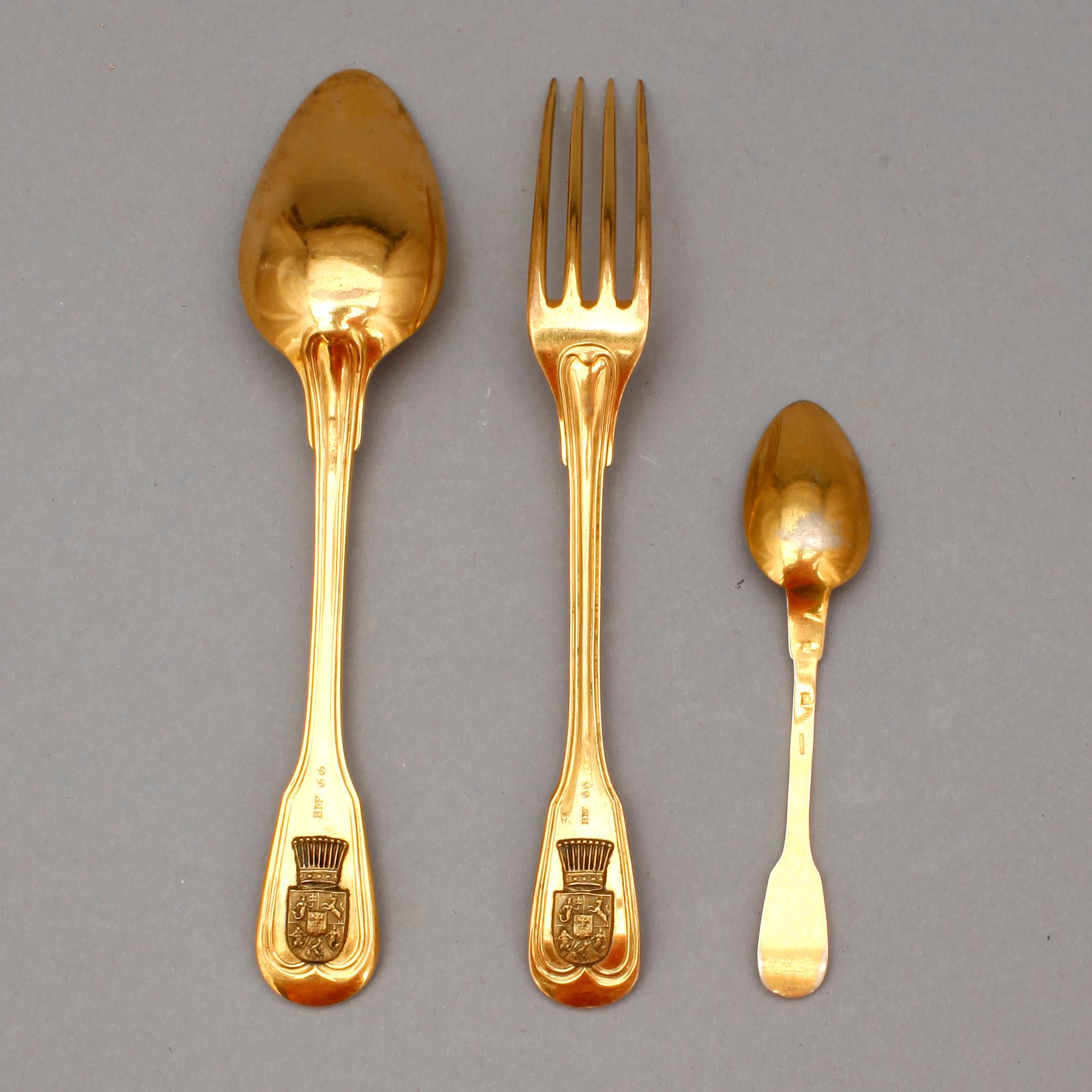 BESTICKSERVISDELAR, 28 st, förgylld metall, bla Christofle, Frankrike, tidigt 1900-tal.