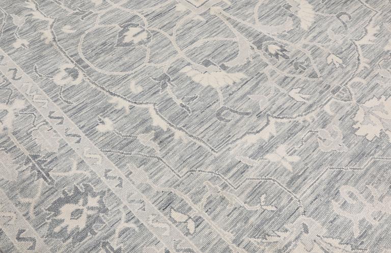 A carpet, Ziegler design, approx. 427 x 305 cm.