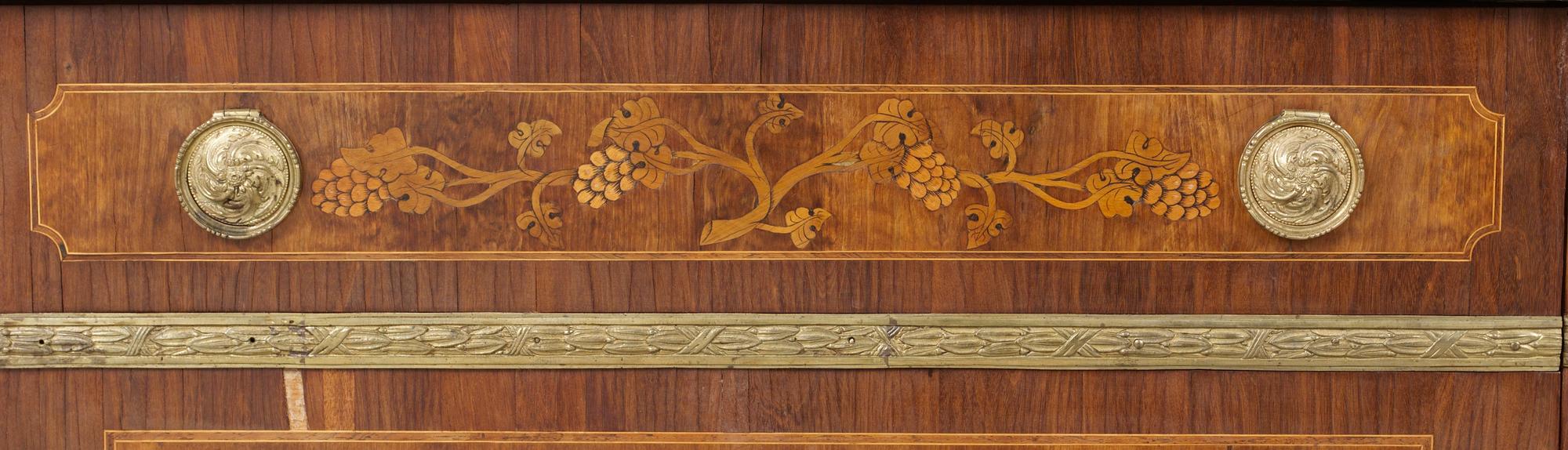 A Gustavian commode.