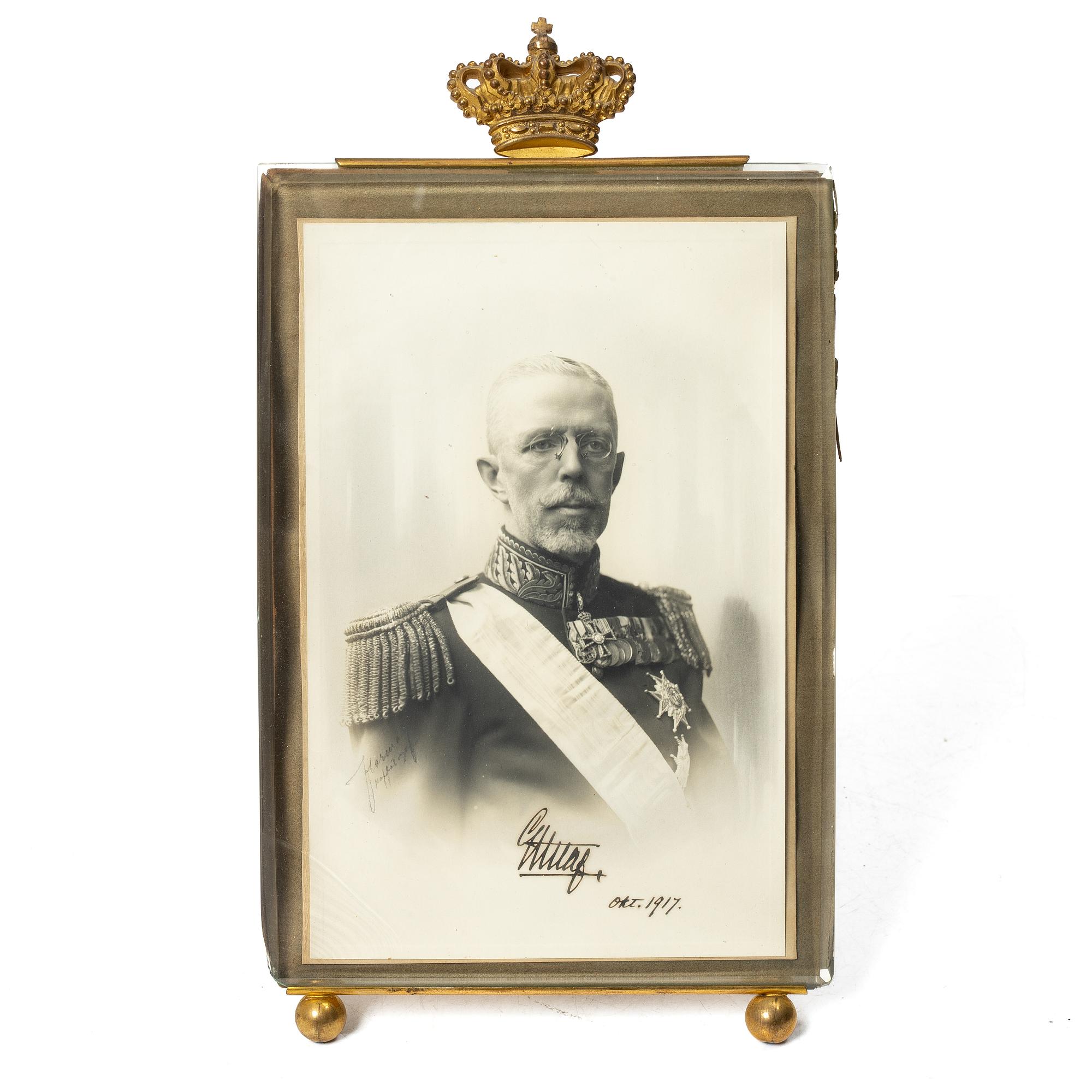 Royal photograph, Gustaf V, signed, October 1917.