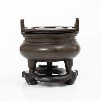 A tripod, Japan, early 20th century.