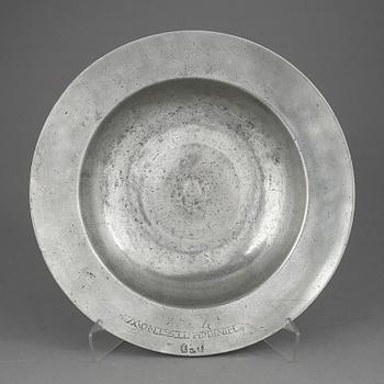 FAT, tenn, otydliga stämplar, märkt 1636.