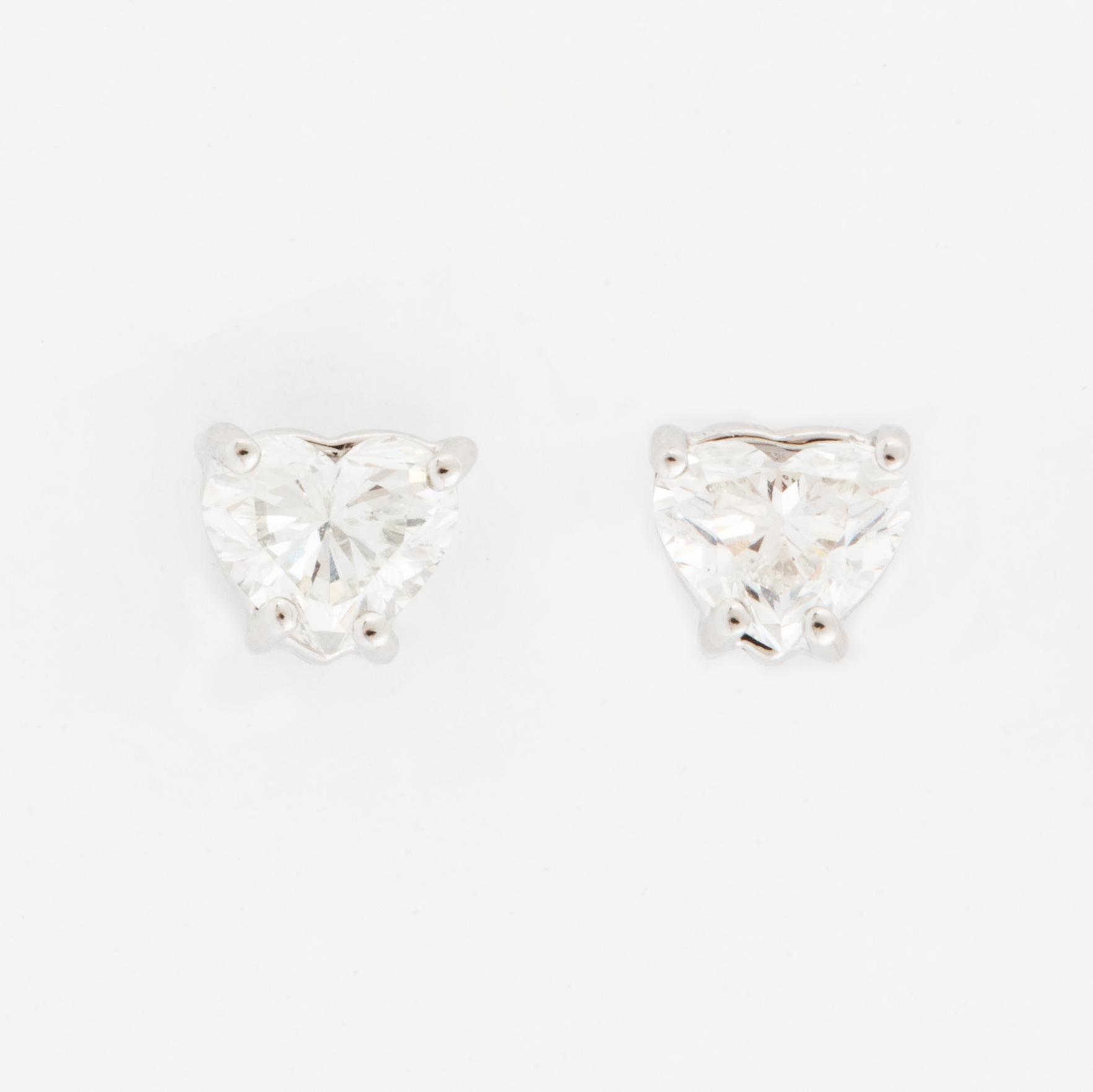 Heart brilliant diamond earrings, GIA-certificate.