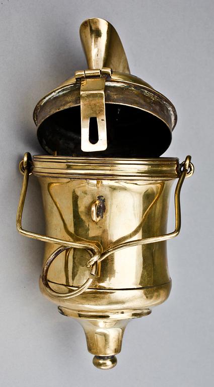 FATTIGMANSBÖSSA, mässing, omkring 1800.