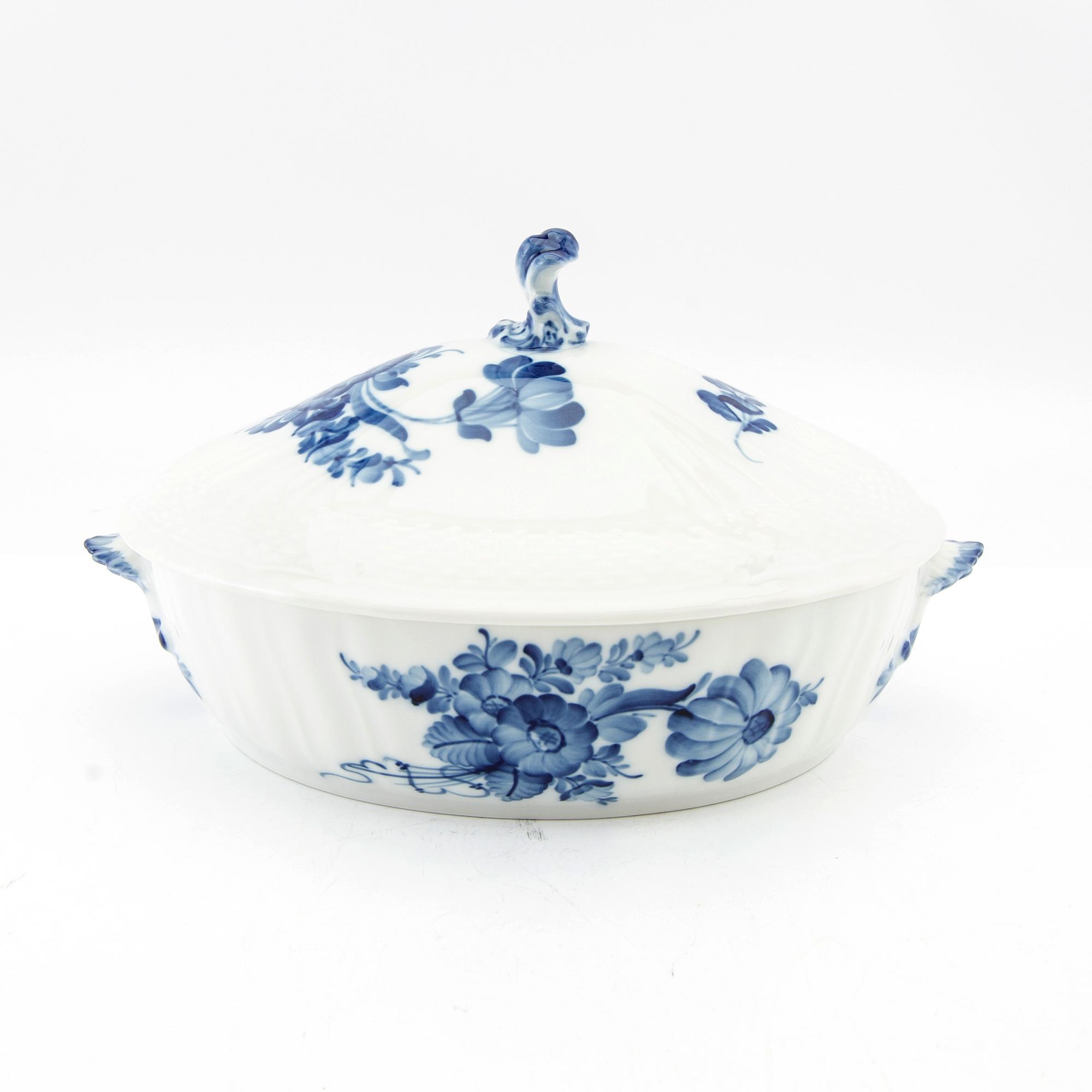 Servis 98 dlr "Blå Blomst" Royal Copenhagen Danmark 1894-1984.