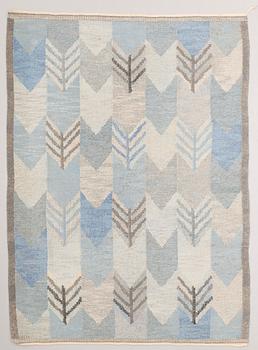 MATTA, Rölakan, Södra Kalmar Läns Hemslöjd, Kerstin Butler monogramsignerad. Ca 207 x 150 cm.