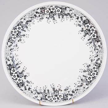 RICHARD LINDH, A 42-pcs set of Arabia dinnerware with 'Talvikki' decoration by Raija Uosikkinen, Finland 1964-1975.