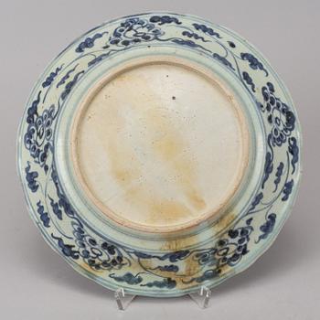 A blue and white dish, Ming dynasty (1368-1644).