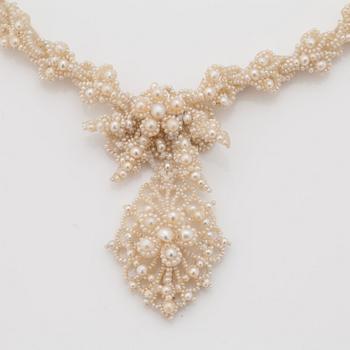 A late Georgian/early Victorian woven seed pearl necklace, probably English.