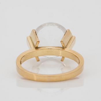 Wiwen Nilsson, ring, 18K guld med fasettslipad bergkristall, Lund 1962.