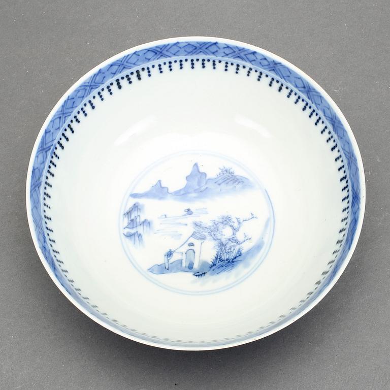 SKÅL, porslin, Kina, 1800-tal med Kangxis märke.