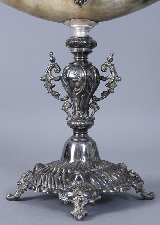 DRYCKESHORN, nysilver samt ben, 1800-talets andra hälft, stmplad "JMJ"?.