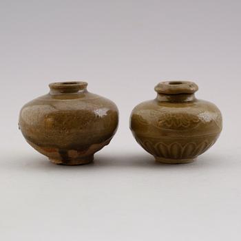 VASER, 2 st, stengods, Kina, Sung or Yuan, 1200-/1300-tal.
