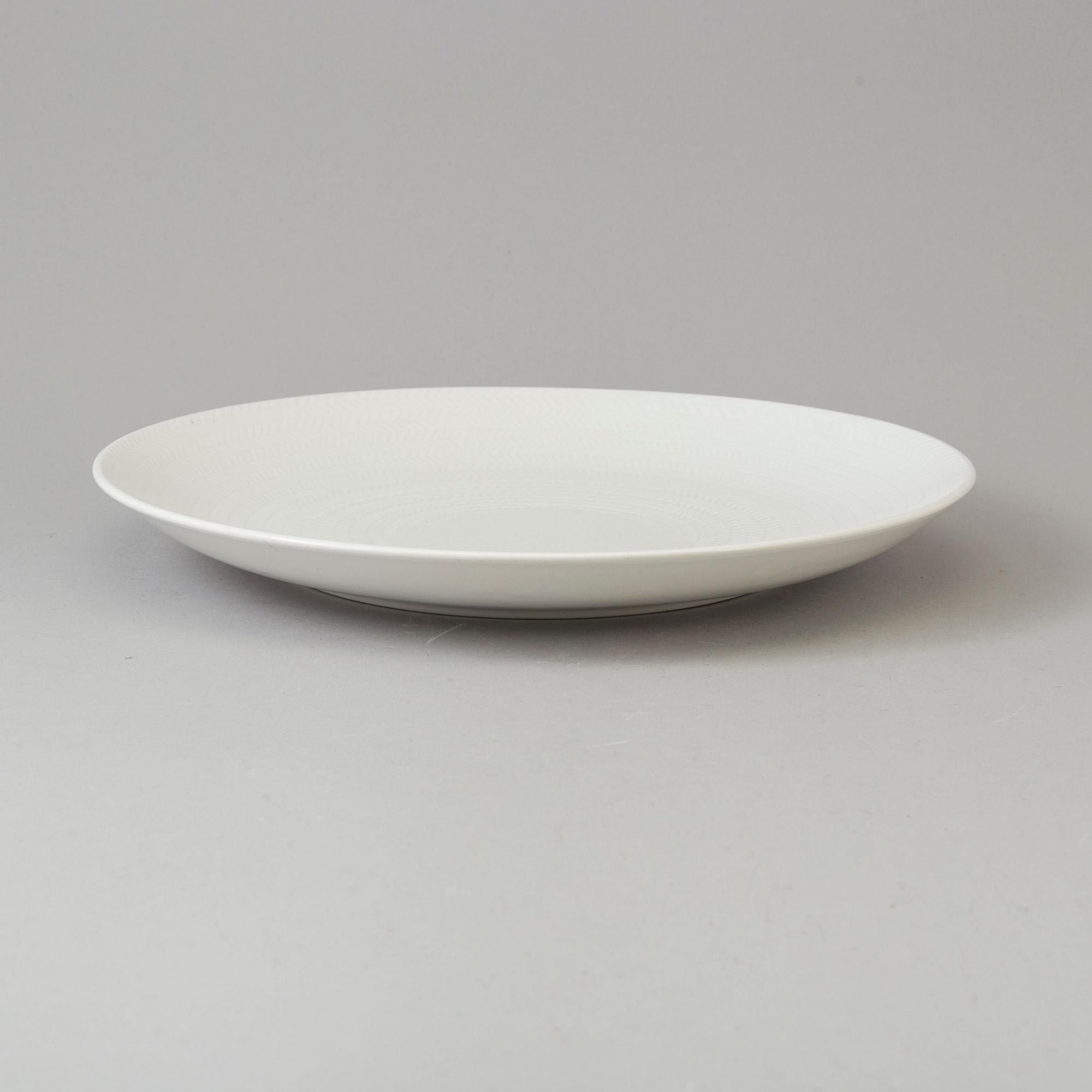 55 pcs of 'Blå Eld' porcelain service by Hertha Bengtsson fr Gustavsberg, second half of the 20th century.