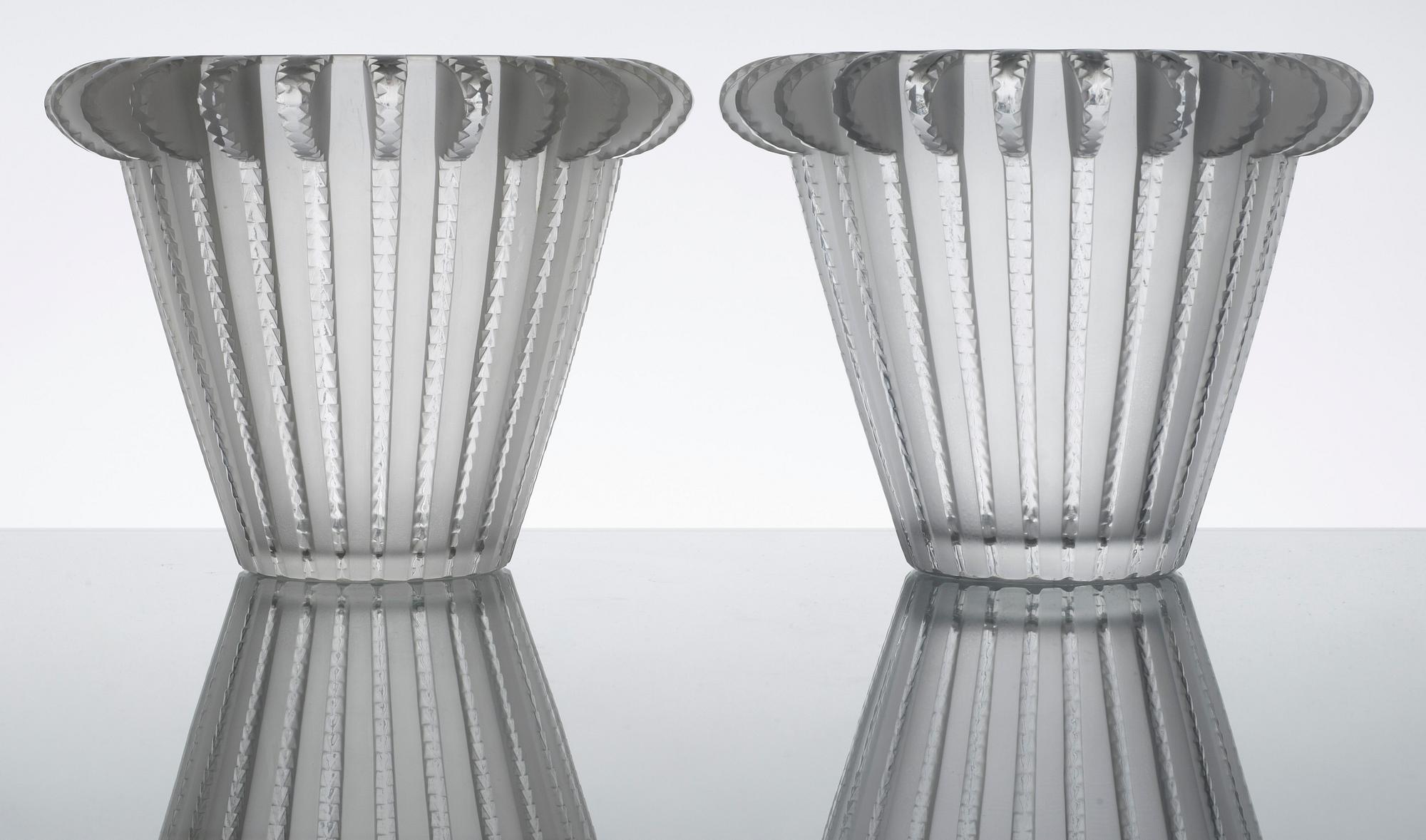 VASER, ett par, glas, Lalique, Frankrike, 1900-tal. sign.