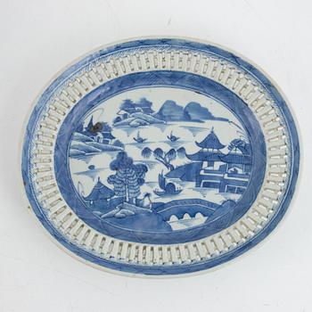 Gallerskål med underfat, porslin, Kina, Jiaqing (1796-1820).