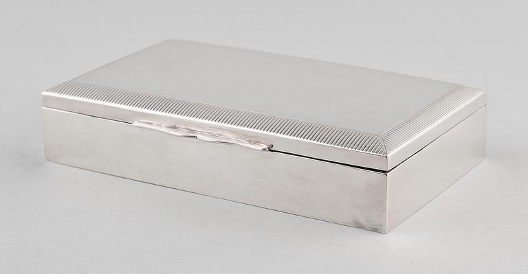 CIGARETTSKRIN, silver. Vikt m inredning ca 362 g.